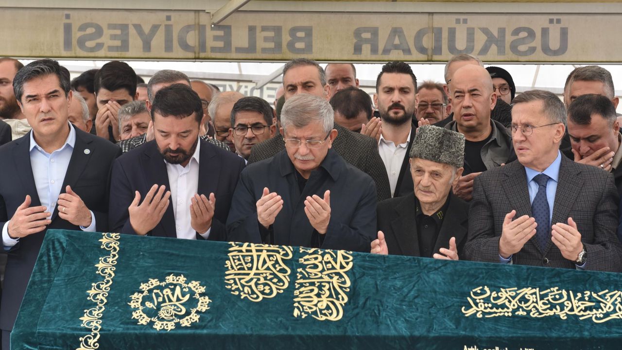 Kırım Tatar lider, oğlunu toprağa verdi