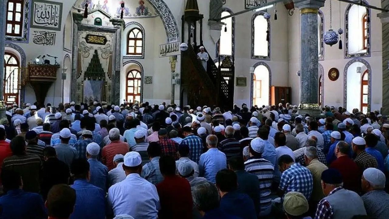 Cuma hutbesinden: Kalp nasıl kararır, nasıl parlar?