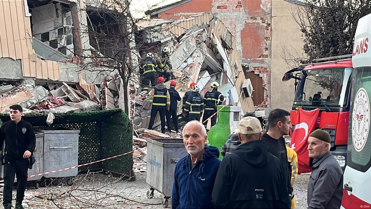 Gebze'de çöken bina: 2 ölüye ulaşıldı, 1 kişi sağ çıkarıldı