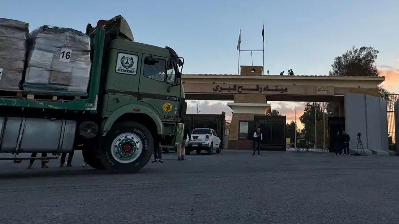 İsrail - Gazze arasındaki sınır kapısı yardım için açıldı
