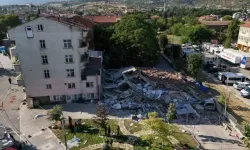 Depremin yol açtığı yıkım gün aydınlandığında ortaya çıktı