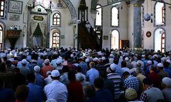 Cuma hutbesinden: "Çalışanları namazdan alıkoymayalım"