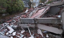 Balıkesir'deki deprem: Yıkılan binalar fotoğraflara yansıdı