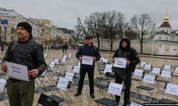 Kırım’da alıkonulan gazeteciler için 'Boş Sandalye' eylemi