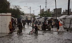 Gazze'ye şiddetli soğuklar geliyor: Barınaksızlar çaresiz
