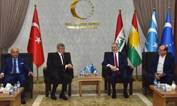 Davutoğlu, Türkmen Cephesi'ni ziyaret etti