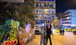 Gençlerin Kızılay tabelasıyla ne derdi var?