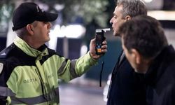 Yunanistan başbakanı alkolmetreye üfledi