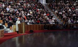 "Yanında bulunduğumuz kimsenin rengine boyanırız"