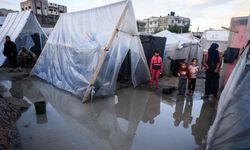Gazze'yi fırtına vurdu: 55 bine yakın çadır hasar gördü