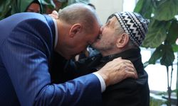 Erdoğan, MYK toplantısından önce vatandaşlarla görüştü