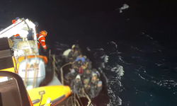 İzmir'de batmak üzere olan bota operasyon: 7 kişi kayıp