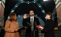 Mamdani, Kur'an'a el basarak New York'taki görevine başladı