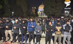 Mescid-i Aksa'da engellemelere rağmen teravih namazı kılındı