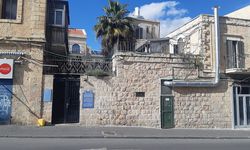 Füze parçaları Amerikan konsolosunun konutuna isabet etti