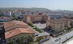 Öğrencinin bıçakladığı öğretmen hayatını kaybetti