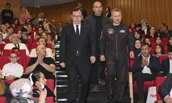 Alper Gezeravcı çocuklara uzay yolculuğunu anlattı