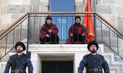 Jandarma personeli nöbet tutmak için sakal bıraktı