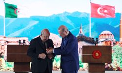 Erdoğan'dan Cezayir liderine Devlet Nişanı