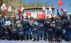 Türkiye'den Afganistan'daki öğrencilere kırtasiye desteği