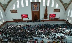 Milletvekilinin camide milli maç izletme girişimi engellendi