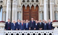 Davutoğlu: Bu fotoğrafta bir şey olduğu yok