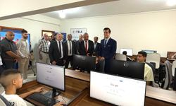 Filistin'de meslek okuluna bilgisayar laboratuarı