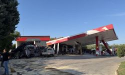 Kömür yüklü TIR benzin istasyonuna daldı
