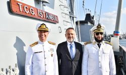 Türk savaş gemisi Lazkiye limanında