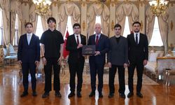 İstanbul Valisi Gül, genç Tayyip Erdoğan'ı kabul etti
