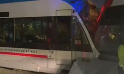 Tramvaylar kafa kafaya çarpıştı