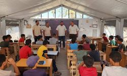 Gazze'de yarım milyon öğrenci zor şartlarda okula başladı