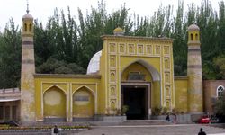 Doğu Türkistan'da hangi cami ve türbeler açık