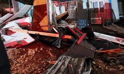 Antalya'da hortum konteynerleri parçaladı: 4 işçi öldü