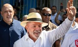 Brezilya'da çekişmeli seçimi solcu Lula kazandı