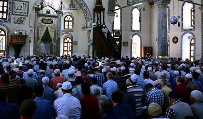 Cuma hutbesinden: "Çalışanları namazdan alıkoymayalım"