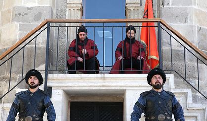 Jandarma personeli nöbet tutmak için sakal bıraktı