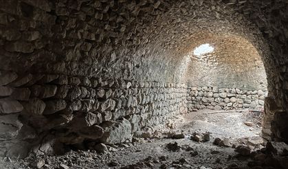 Nemrut Dağı eteklerinde 750 yıllık han ve köprü bulundu