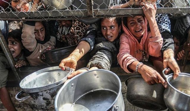 Gazze'de son 24 saatte 4'ü çocuk 15 kişi açlıktan şehit oldu
