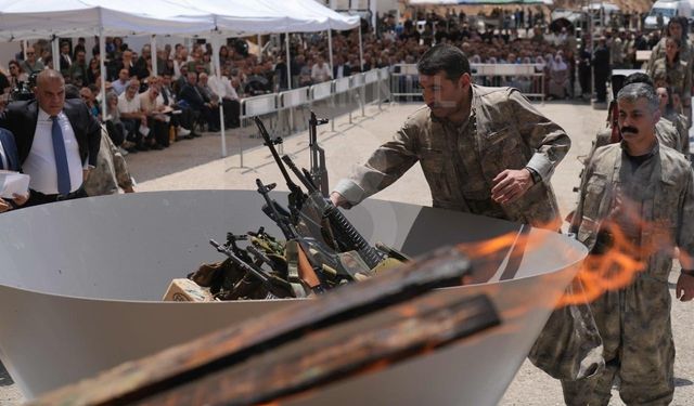 PKK silah bıraktı: Tarihi anlar fotoğraflara böyle yansıdı!