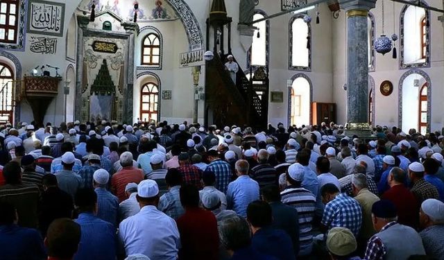 Cuma hutbesinden: Kalp nasıl kararır, nasıl parlar?