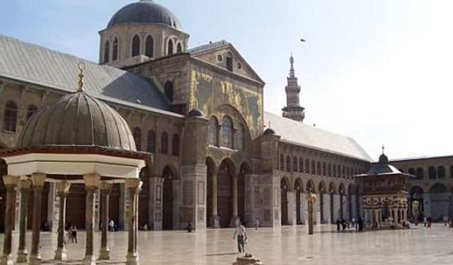 Suriye'de camilere genelge: 4 mezhebin dışına çıkılmayacak