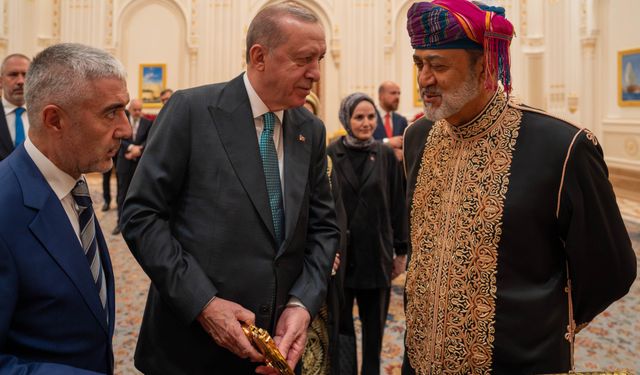 Erdoğan'a altın kaplama tabanca hediye edildi