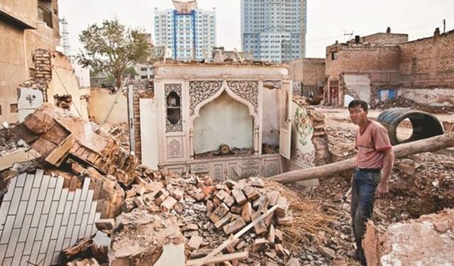 Doğu Türkistan'da camiler “restorasyon” iddiasıyla yıkılıyor