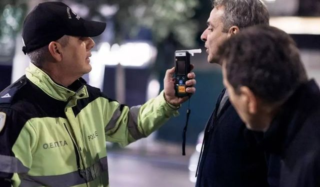 Yunanistan başbakanı alkolmetreye üfledi