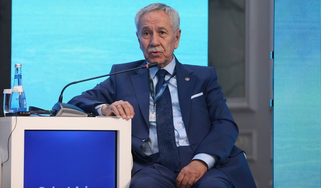 Venezuela'ya saldırıyı Bülent Arınç kınadı