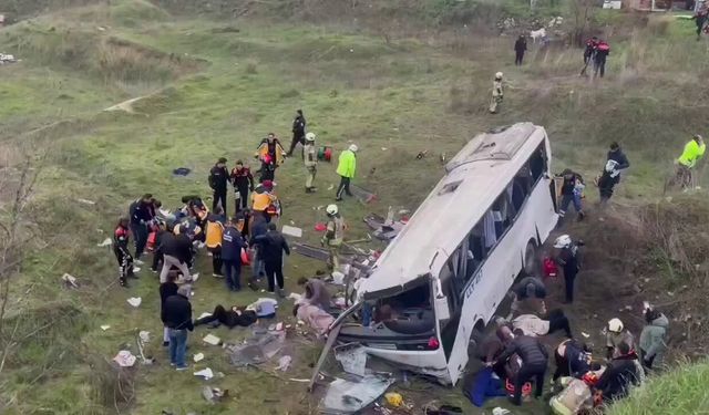 Esenyurt'ta pazaryerinin servis aracı kaza yaptı: 5 ölü