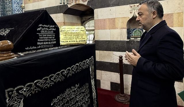 Büyükelçi göreve Selahaddin'in mezarını ziyaretle başladı