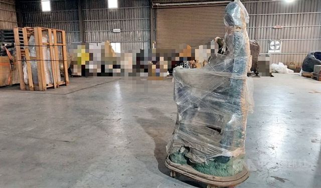 Üzerine sanat eseri devrilen genç öldü