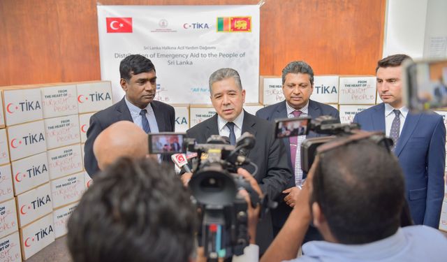 Türkiye'den Sri Lanka'daki selzedelere yardım